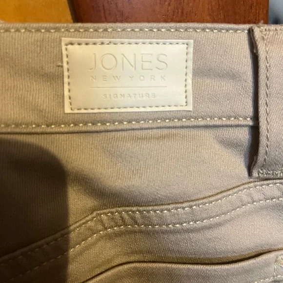 Jones New York Lexington Cuffed Capris - Picture 3 of 6